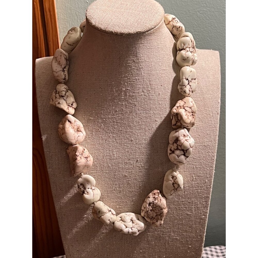 Bubble Gum White Howlite Beaded Necklace --- 18" -- NWTS